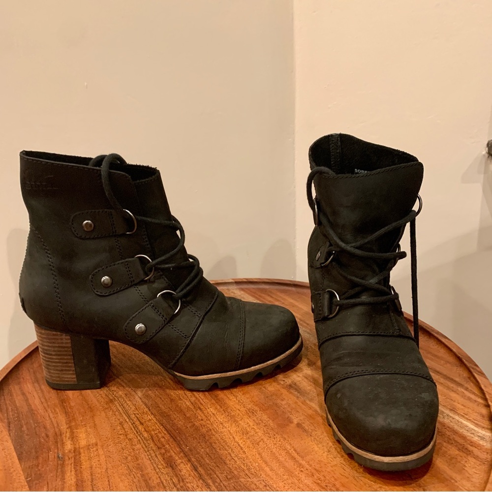Like New Sorel Addington Boots size 8.5